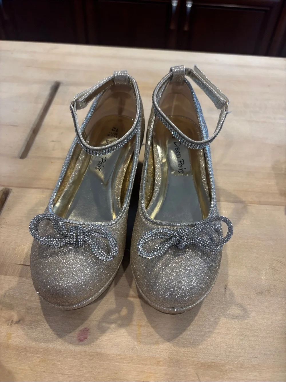 Girls Glitter Bow Ankle-Strap Dress Shoes in Gold